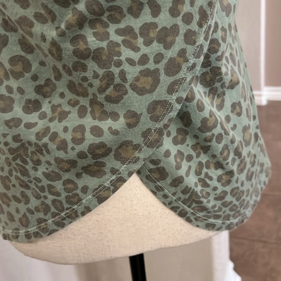 Anthropologie Dolan green leopard print fold over wrap back tank top Size XS - Picture 13 of 17